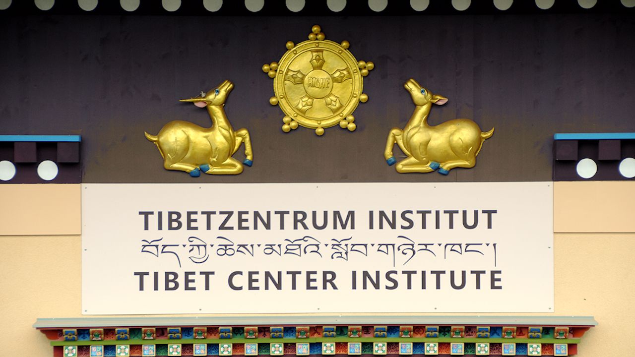 Zu Gast im Tibetzentrum Knappenberg, Österreich, zum 10-jährigen Jubiläum des Instituts. Ehrengast war die Schwester seiner Heiligkeit des 14. Dalai Lama. - 20. September 2019