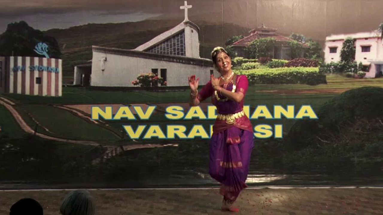Tanzveranstaltung: College of Music and Dance, NAV SADHANA, Varanasi, Nord-Indien, im Auftrag der Robert Bosch Stiftung, Okt. 2010 und in Zusammenarbeit mit dem Ostalb-Gymnasium Bopfingen